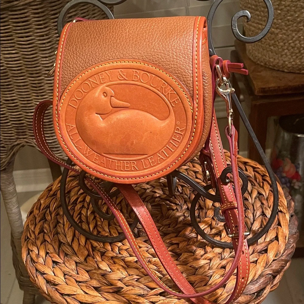 Dooney & Bourke Vintage Remake Big Duck Tan on Light Brown Leather Crossbody Bag - Picture 2 of 13